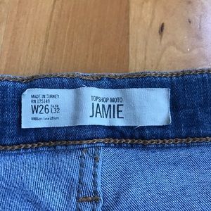 TOPSHOP MOTO JAMIE JEANS WITH KNEE CUT-OUTS W26L32